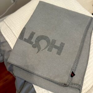 Hotworx Yoga Non Slip Towel Gray Gripper Bottom 30" x 79" 200cm x 75cm Cloth